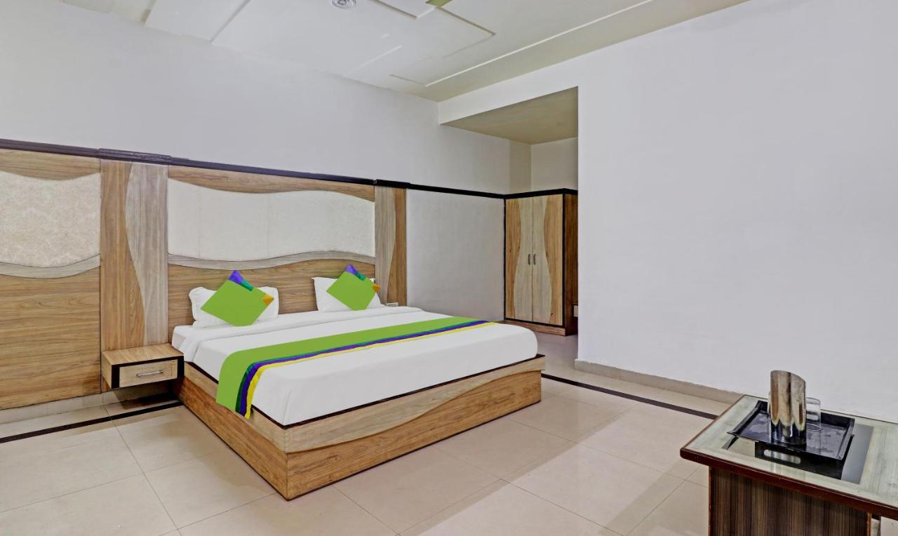 Hotel G B Palace Агра Екстериор снимка
