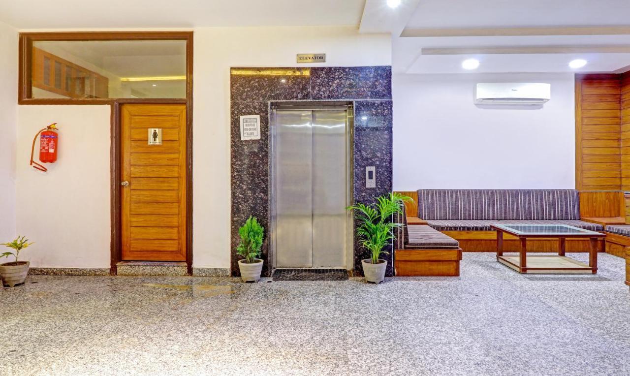 Hotel G B Palace Агра Екстериор снимка