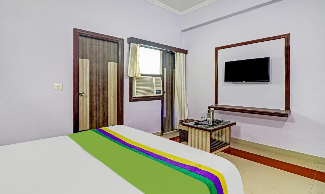 Hotel G B Palace Агра Екстериор снимка