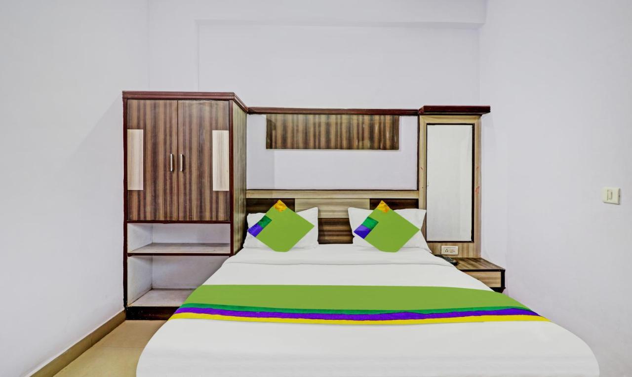 Hotel G B Palace Агра Екстериор снимка