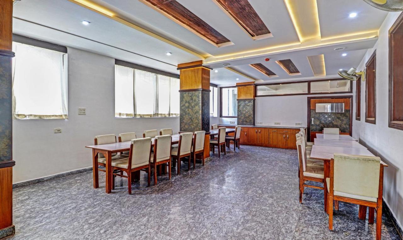 Hotel G B Palace Агра Екстериор снимка