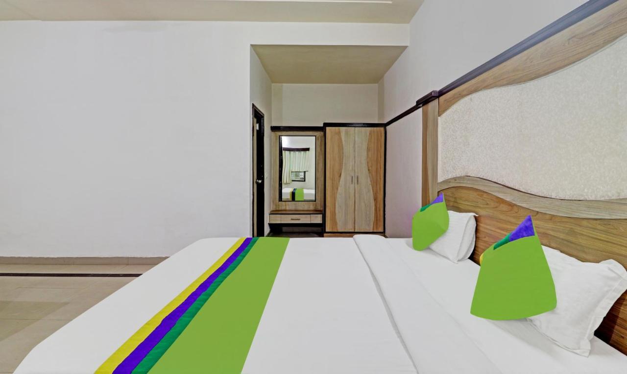 Hotel G B Palace Агра Екстериор снимка